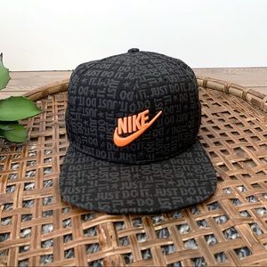 ( Nike ) Black Sportswear Pro JDI Flat Bill Cap